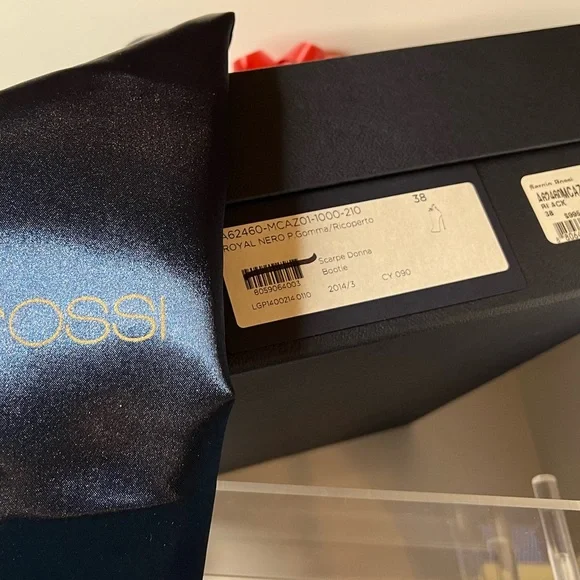 Gianvito Rossi Velvet U Cut Peep Toe Ankle Bootie, Size 37.5 - Picture 9 of 9